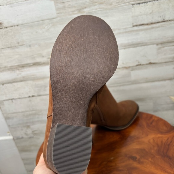 BP Women's Lance Cognac Brown Leather Bootie Size 8M Block Heel Side Zip - Picture 10 of 13